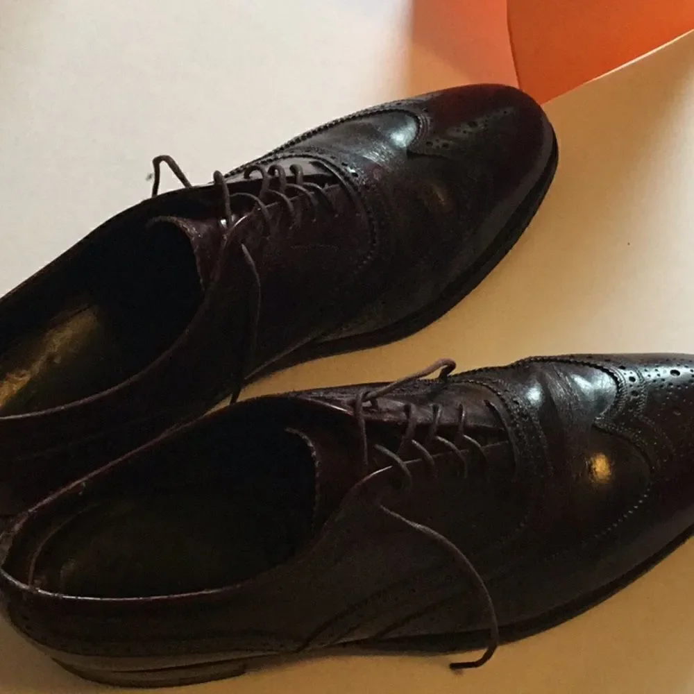 Men’s vintage wing tips in reddish brown in 9 1/2